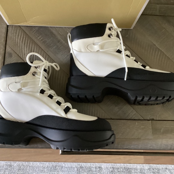 MICHAEL MICHAEL KORS Women's Dupree Ankle Hiker Booties, size 7.5 - Picture 2 of 13